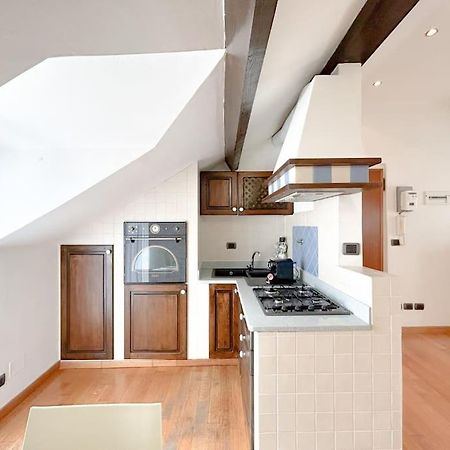 Elegante Mansarda 300Mt Dal Mare - Centro - Wifi Apartment ซาโวนา ภายนอก รูปภาพ
