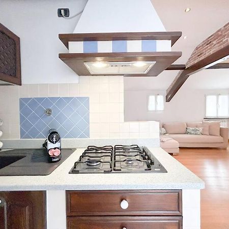Elegante Mansarda 300Mt Dal Mare - Centro - Wifi Apartment ซาโวนา ภายนอก รูปภาพ