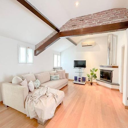 Elegante Mansarda 300Mt Dal Mare - Centro - Wifi Apartment ซาโวนา ภายนอก รูปภาพ