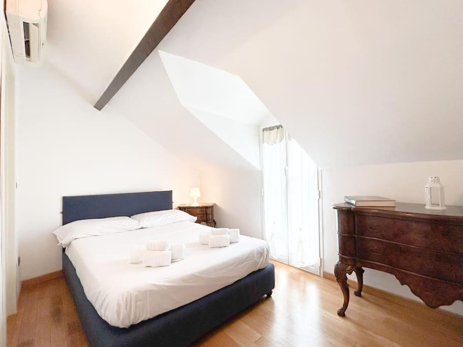 Elegante Mansarda 300Mt Dal Mare - Centro - Wifi Apartment ซาโวนา ภายนอก รูปภาพ