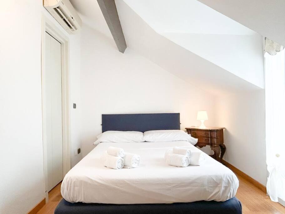 Elegante Mansarda 300Mt Dal Mare - Centro - Wifi Apartment ซาโวนา ภายนอก รูปภาพ