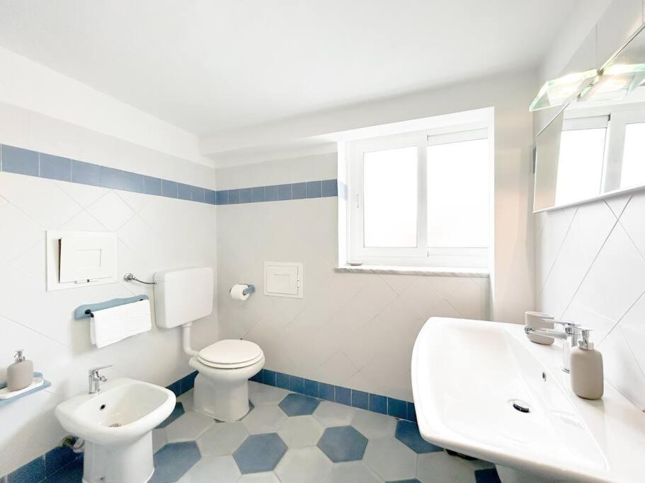Elegante Mansarda 300Mt Dal Mare - Centro - Wifi Apartment ซาโวนา ภายนอก รูปภาพ