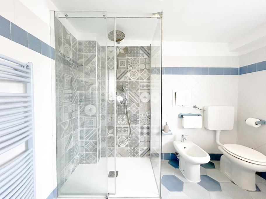Elegante Mansarda 300Mt Dal Mare - Centro - Wifi Apartment ซาโวนา ภายนอก รูปภาพ