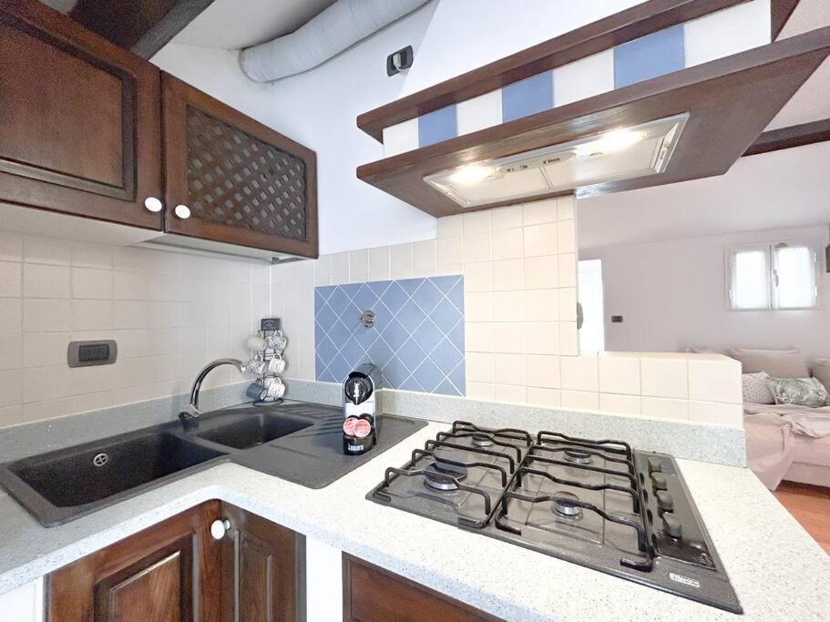 Elegante Mansarda 300Mt Dal Mare - Centro - Wifi Apartment ซาโวนา ภายนอก รูปภาพ